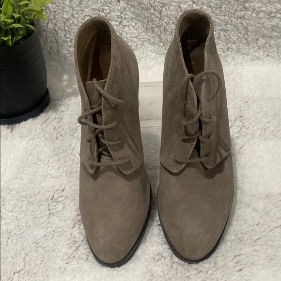 COPY - Vionic Suede Lace - Up Booties Size 6.5 Orthopedic Comfort - Picture 2 of 6